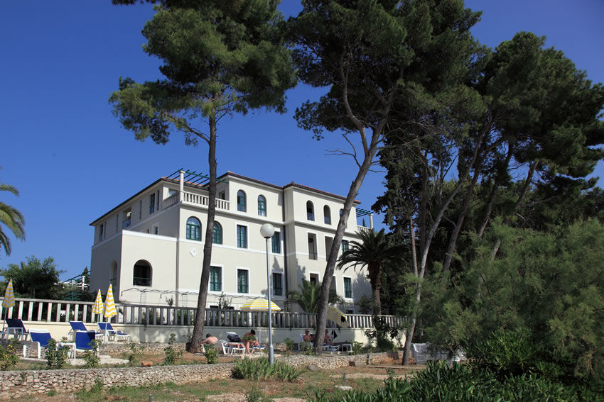 Aminess Vival Casa Velaris Hotel Supetar Exterior photo